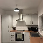 Stylish & Cozy 2-Bed Entire Home