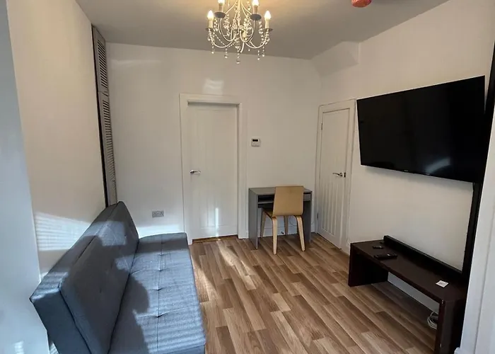 Stylish & Cozy 2-Bed Entire Home