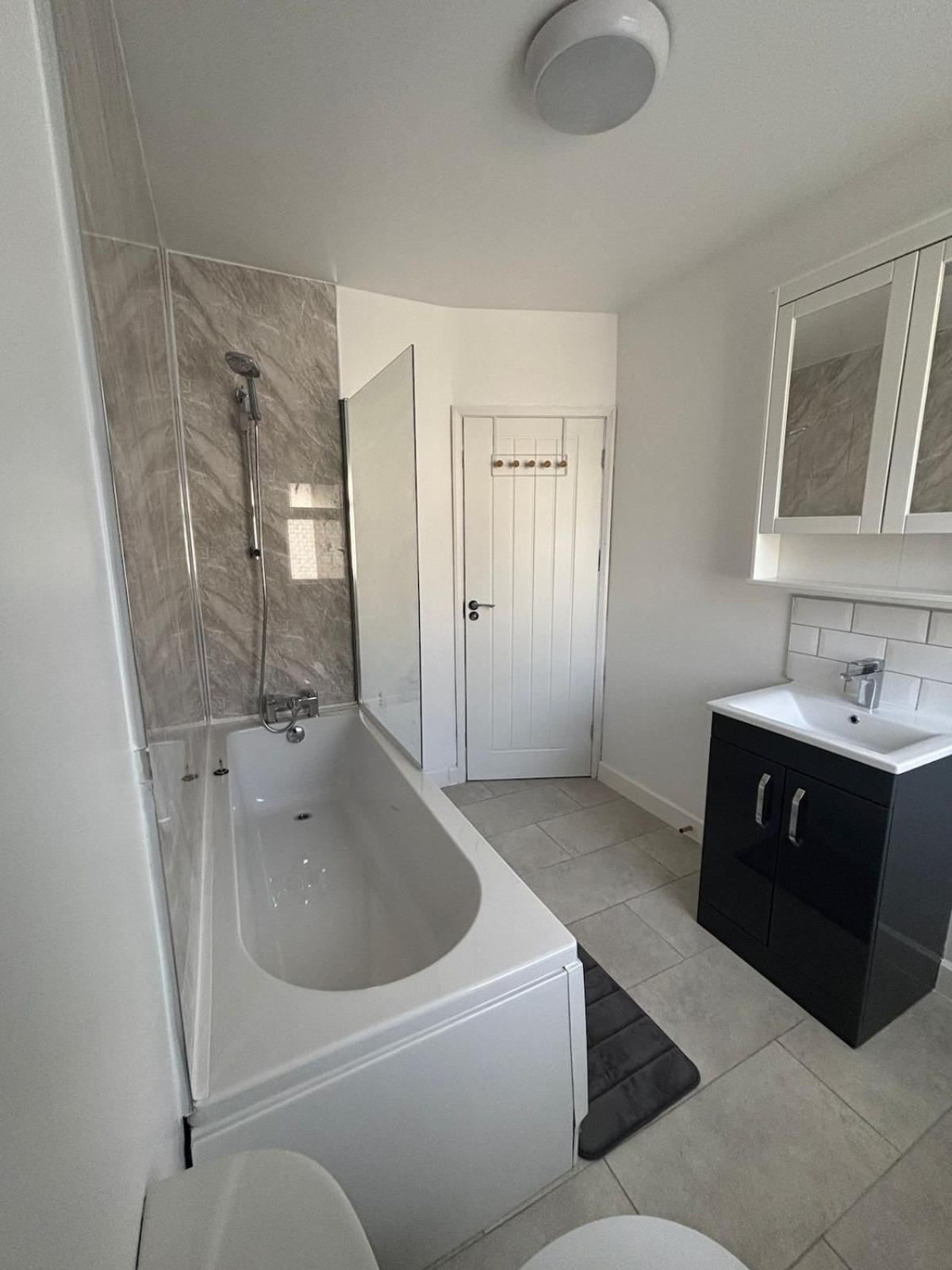 Apartment Stylish & Cozy 2-bed Entire