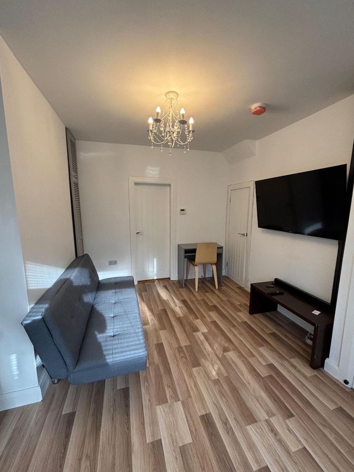 Apartment Stylish & Cozy 2-bed Entire *